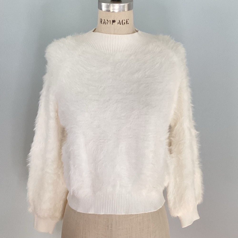Urban Outfitters Women's White Fuzzy Crew Neck Pullover Sweater Size S-P